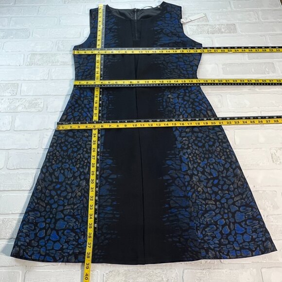 T Tahari Dress 12 Black Blue Abstract Pattern Mesh V-Neck A-Line Fit N Flare - Picture 2 of 14